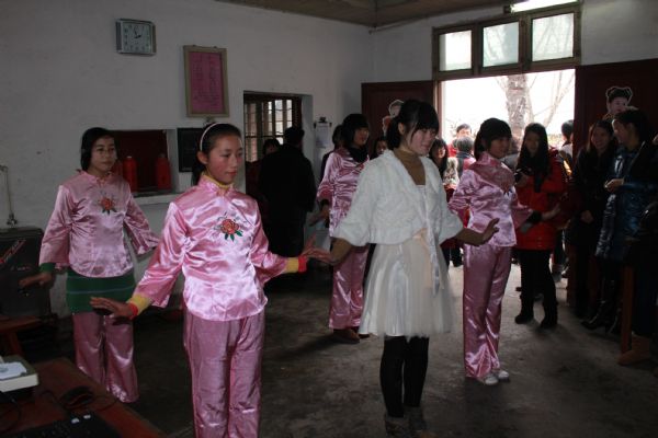 “學(xué)雷鋒，獻(xiàn)愛心”活動走進(jìn)泰州市寺巷鎮(zhèn)敬老院