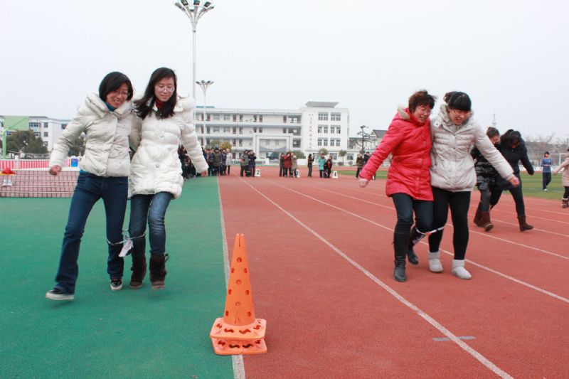 我校舉辦“魅力女性?快樂巾幗”趣味運動會