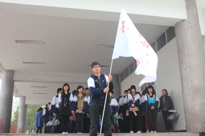 緬懷革命先烈，弘揚(yáng)民族精神—3月30日泰州實(shí)驗(yàn)中學(xué)清明節(jié)祭掃活動(dòng)