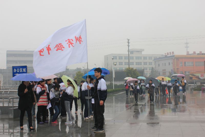 緬懷革命先烈，弘揚(yáng)民族精神—3月30日泰州實(shí)驗(yàn)中學(xué)清明節(jié)祭掃活動(dòng)
