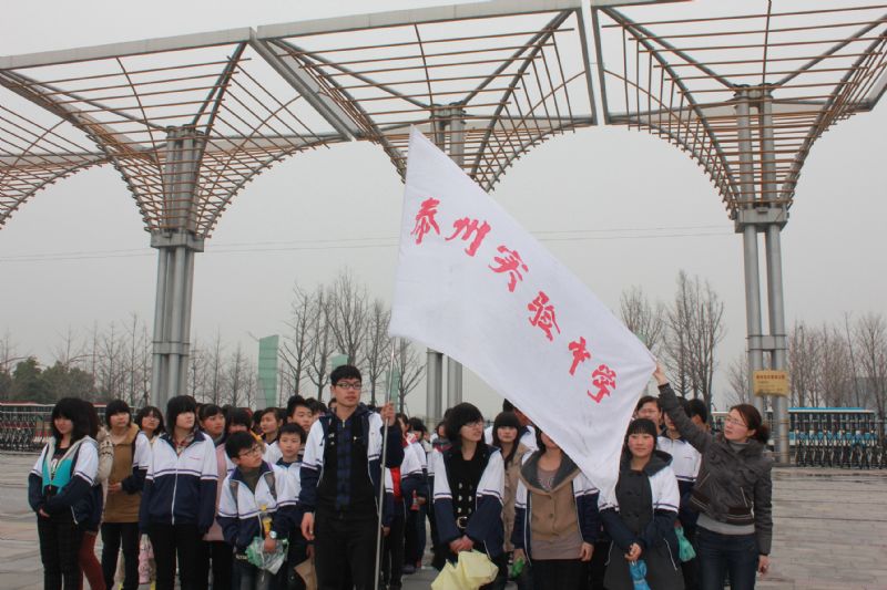 緬懷革命先烈，弘揚(yáng)民族精神—3月30日泰州實(shí)驗(yàn)中學(xué)清明節(jié)祭掃活動(dòng)