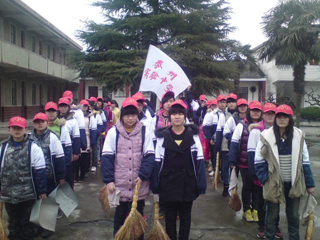 “學(xué)雷鋒，獻(xiàn)愛心”活動走進(jìn)泰州市寺巷鎮(zhèn)敬老院
