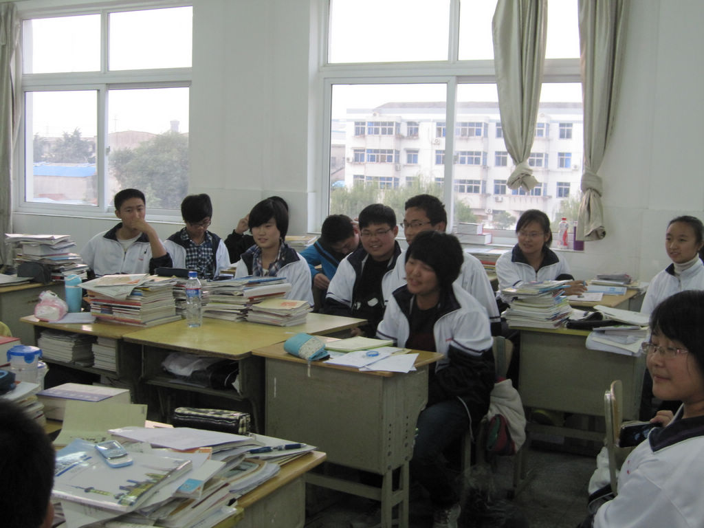 校馨心苑心理社團舉行“中學(xué)生能否帶手機進(jìn)校園”辯論賽