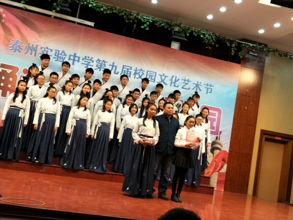 誦讀詩意校園，經(jīng)典砥礪人生----記我校第九屆校園文化藝術(shù)節(jié)拉開帷幕